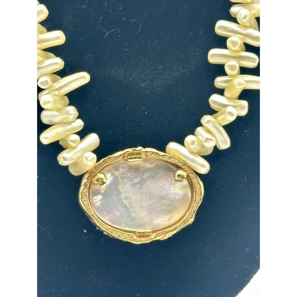 Napier Vintage Texture Pearl And Mother Of Pearl Faux Chocker Necklace Signed - Picture 6 of 7